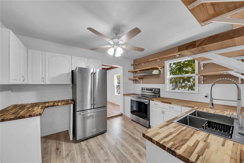 En Venta: $315,000 (4 camas, 2 baños, 1434 Pies cuadrados)