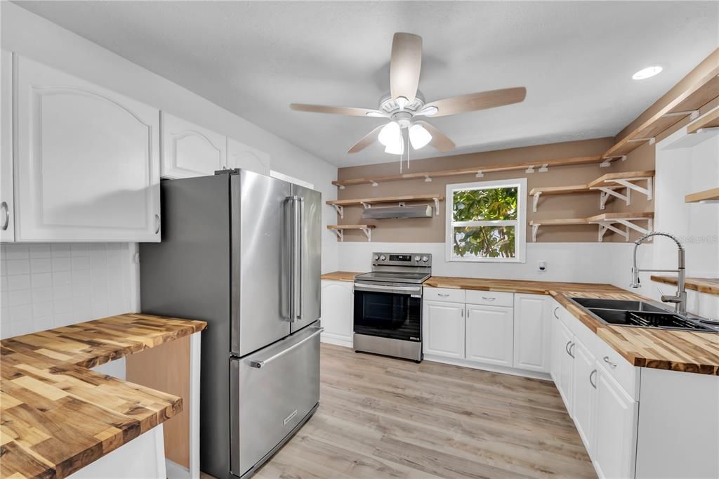 En Venta: $315,000 (4 camas, 2 baños, 1434 Pies cuadrados)