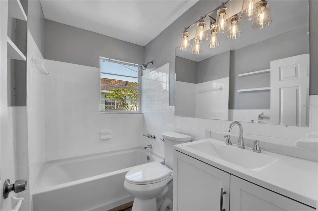 En Venta: $315,000 (4 camas, 2 baños, 1434 Pies cuadrados)