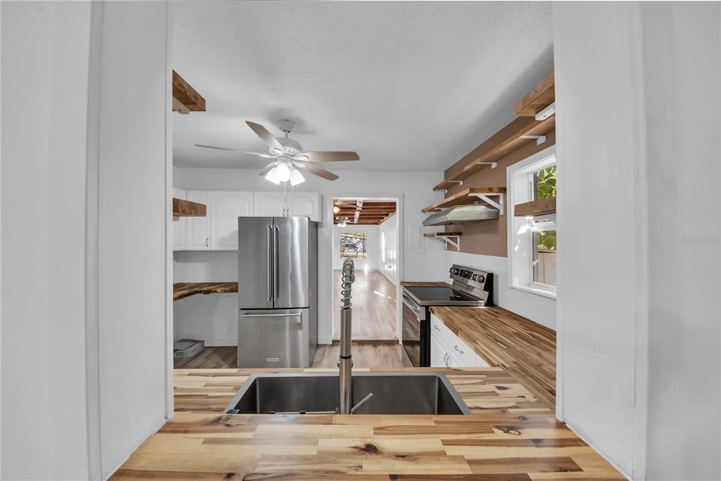 En Venta: $315,000 (4 camas, 2 baños, 1434 Pies cuadrados)