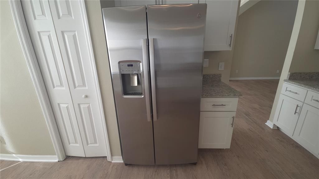 For Sale: $384,900 (4 beds, 2 baths, 2592 Square Feet)