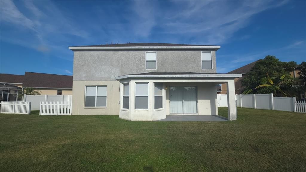 For Sale: $384,900 (4 beds, 2 baths, 2592 Square Feet)