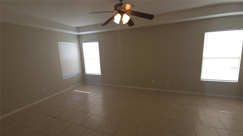 For Sale: $384,900 (4 beds, 2 baths, 2592 Square Feet)