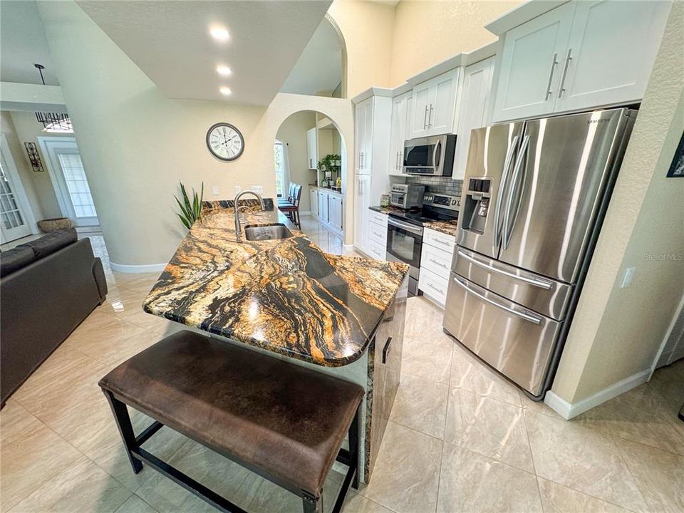 En Venta: $799,000 (3 camas, 2 baños, 2184 Pies cuadrados)