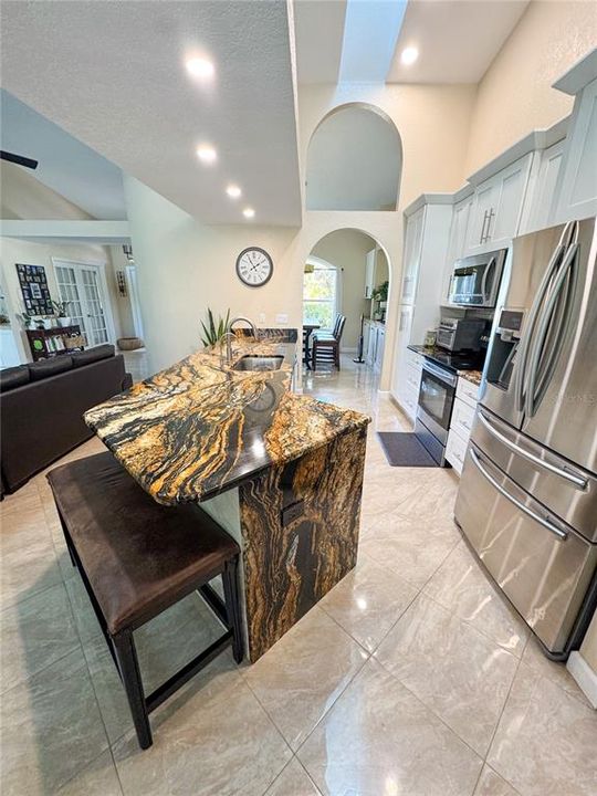 En Venta: $799,000 (3 camas, 2 baños, 2184 Pies cuadrados)