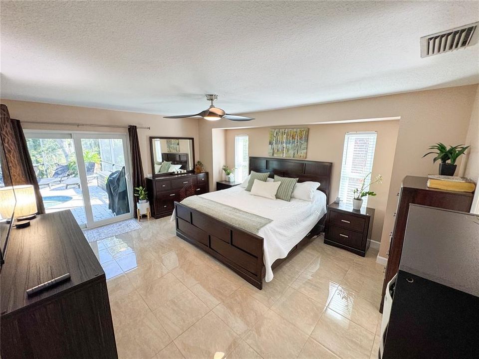 En Venta: $799,000 (3 camas, 2 baños, 2184 Pies cuadrados)