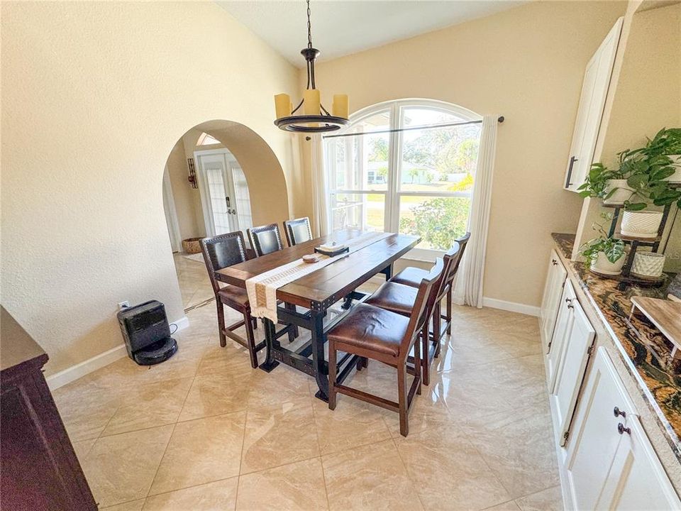 En Venta: $799,000 (3 camas, 2 baños, 2184 Pies cuadrados)