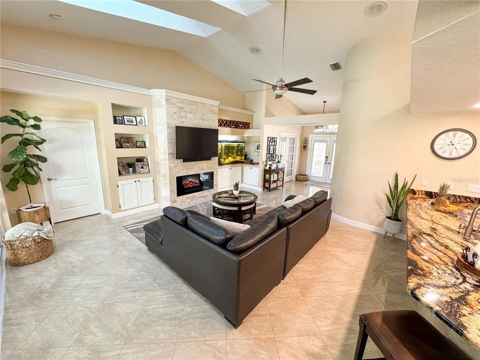 En Venta: $799,000 (3 camas, 2 baños, 2184 Pies cuadrados)