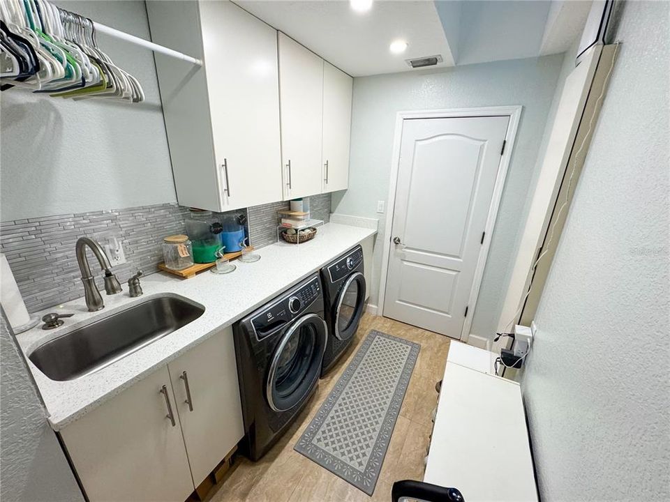 En Venta: $799,000 (3 camas, 2 baños, 2184 Pies cuadrados)