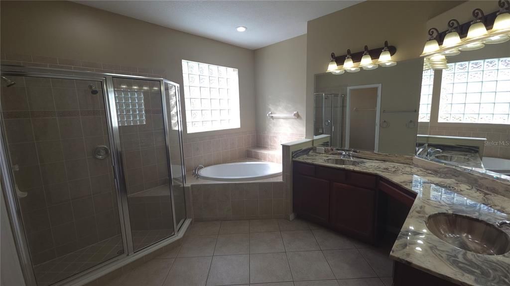 For Sale: $759,900 (5 beds, 3 baths, 3966 Square Feet)