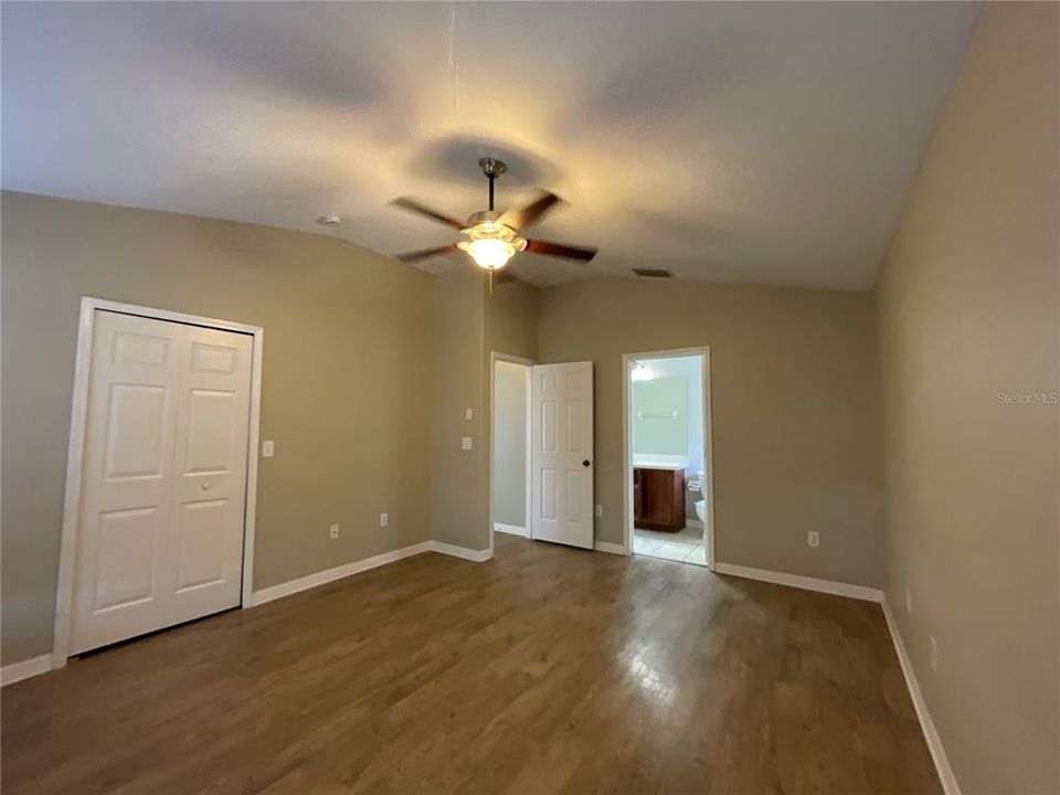 For Sale: $279,900 (3 beds, 2 baths, 1496 Square Feet)