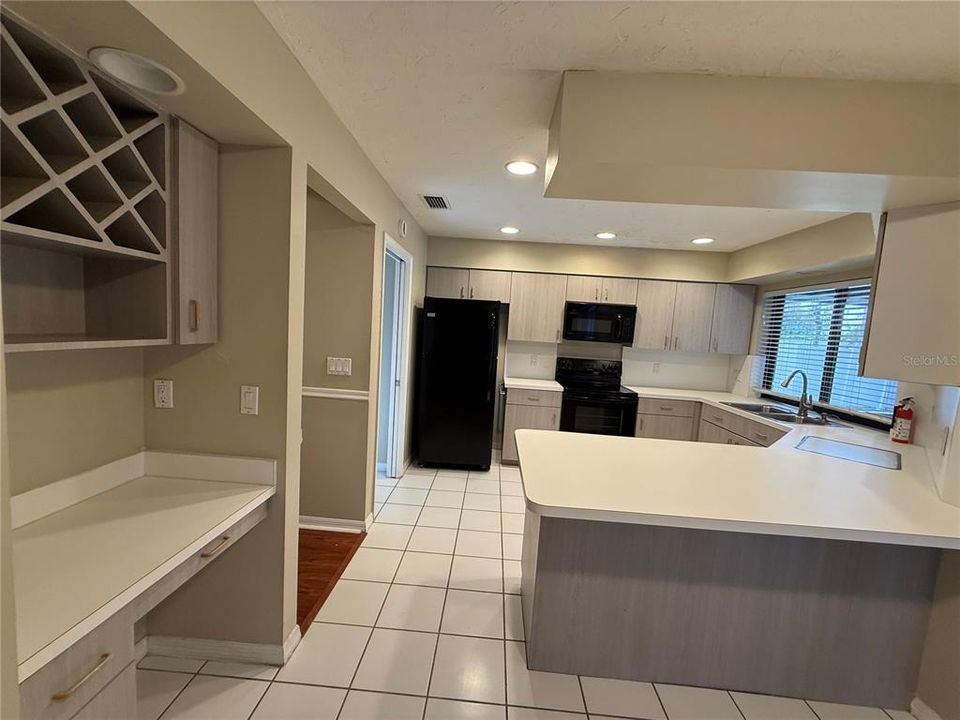 На продажу: $549,900 (4 спален, 2 ванн, 2398 Квадратных фут)