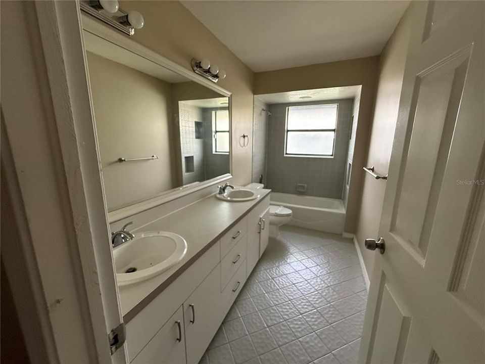 На продажу: $549,900 (4 спален, 2 ванн, 2398 Квадратных фут)