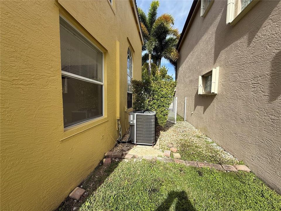 For Sale: $599,900 (4 beds, 2 baths, 2104 Square Feet)