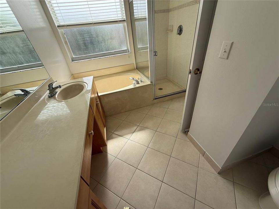 For Sale: $599,900 (4 beds, 2 baths, 2104 Square Feet)