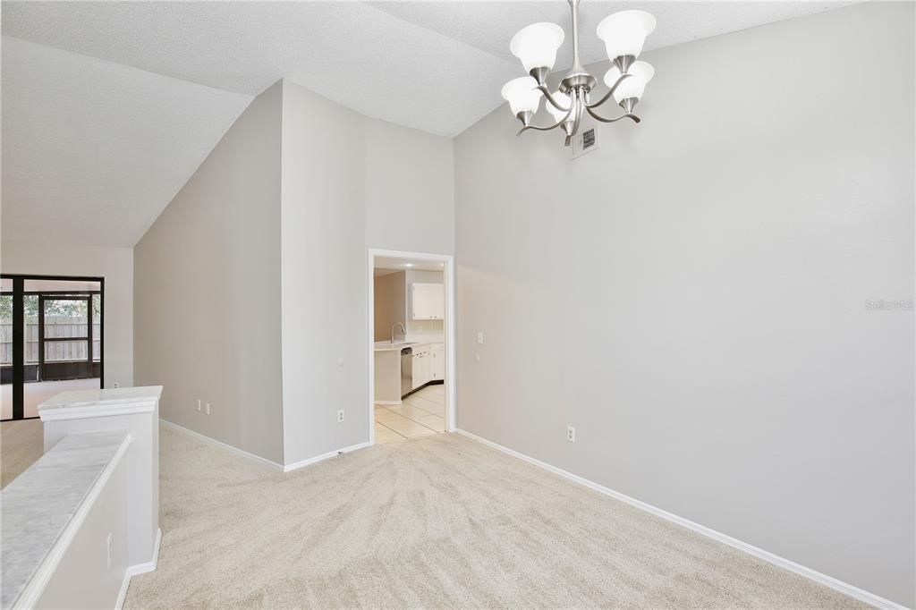 出租: $2,395 (4 贝兹, 3 浴室, 2092 平方英尺)