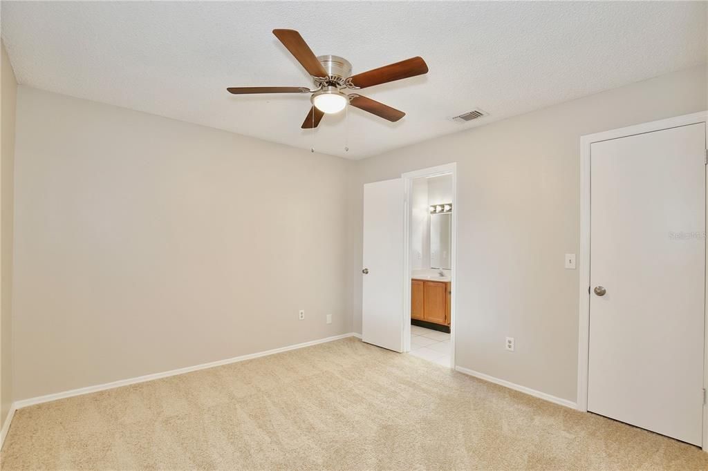 出租: $2,395 (4 贝兹, 3 浴室, 2092 平方英尺)