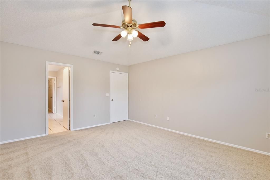 出租: $2,395 (4 贝兹, 3 浴室, 2092 平方英尺)