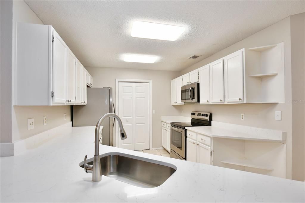 出租: $2,395 (4 贝兹, 3 浴室, 2092 平方英尺)