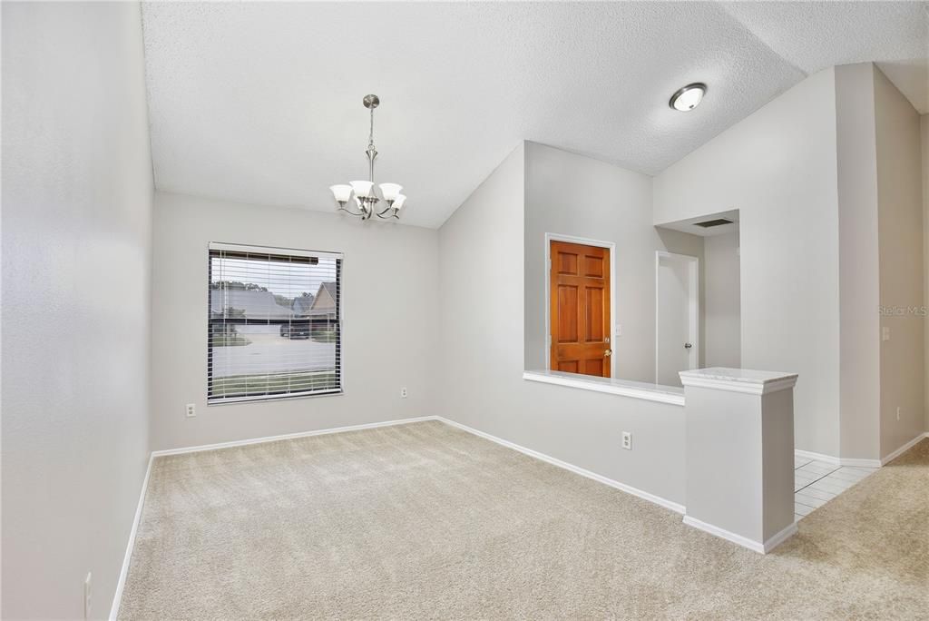 出租: $2,395 (4 贝兹, 3 浴室, 2092 平方英尺)