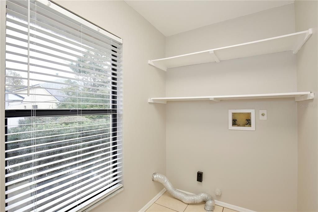 出租: $2,395 (4 贝兹, 3 浴室, 2092 平方英尺)