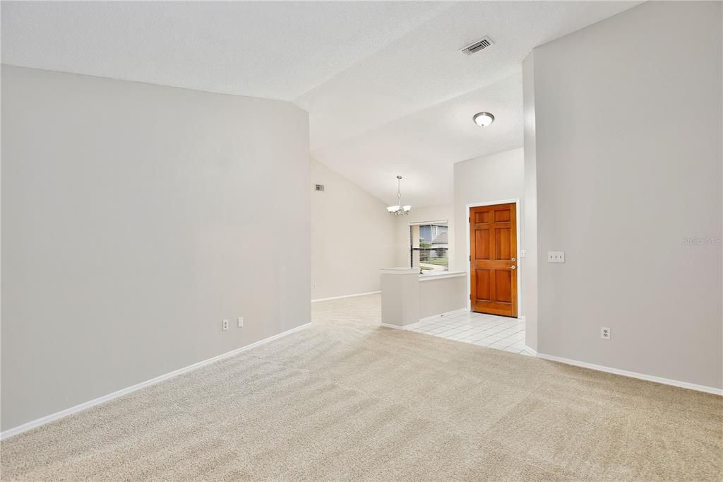 出租: $2,395 (4 贝兹, 3 浴室, 2092 平方英尺)