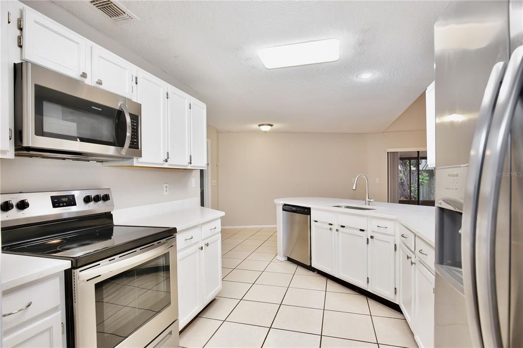 出租: $2,395 (4 贝兹, 3 浴室, 2092 平方英尺)