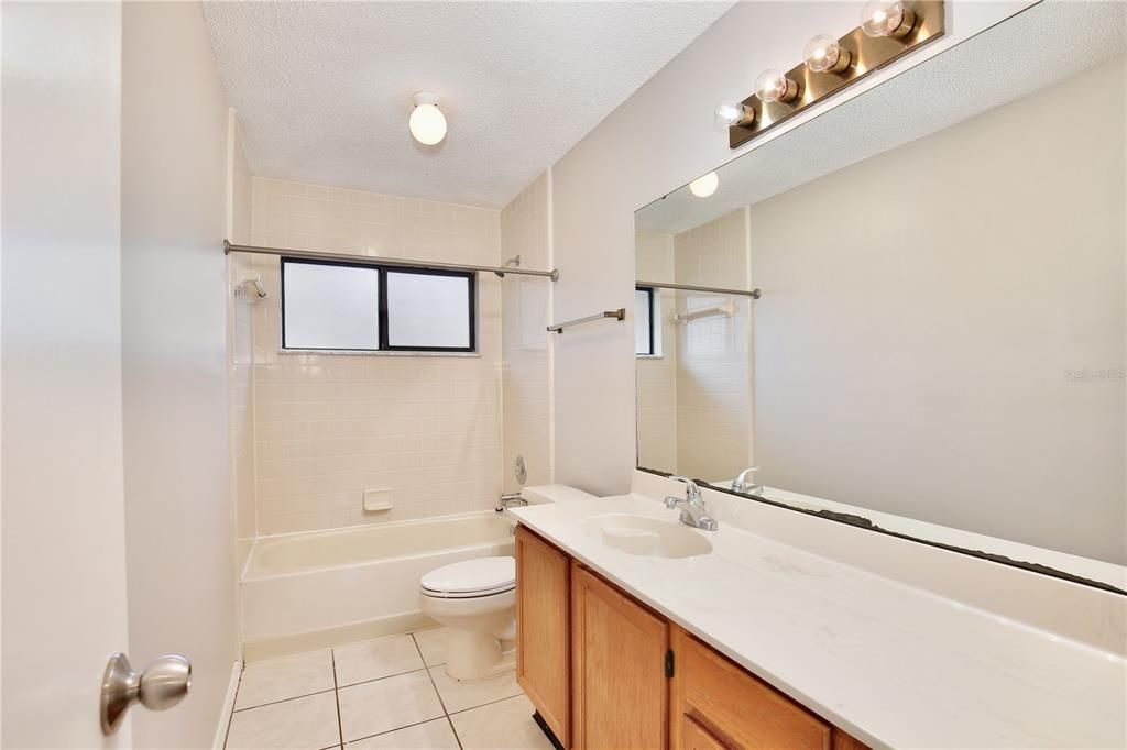 出租: $2,395 (4 贝兹, 3 浴室, 2092 平方英尺)