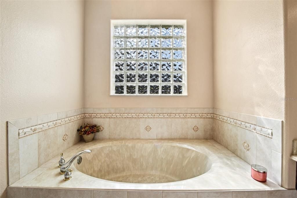 For Sale: $1,095,000 (4 beds, 3 baths, 2980 Square Feet)