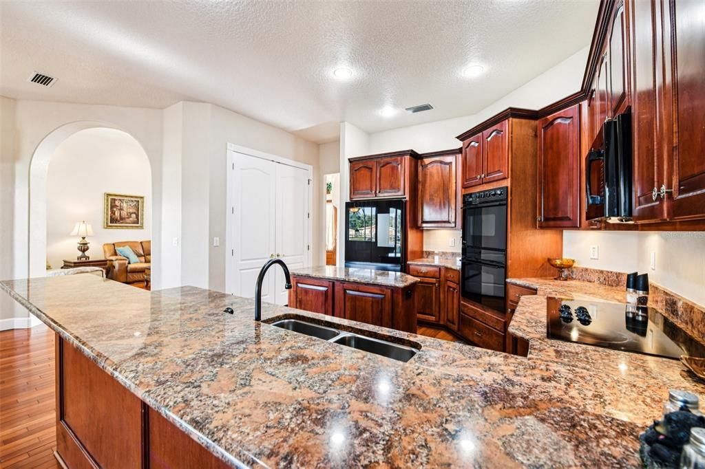 For Sale: $1,095,000 (4 beds, 3 baths, 2980 Square Feet)