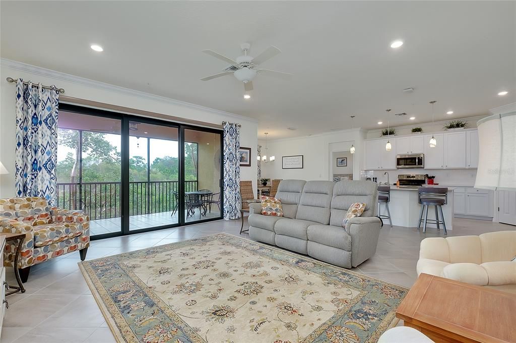 En Venta: $359,900 (3 camas, 2 baños, 1998 Pies cuadrados)