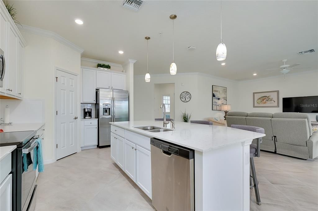 En Venta: $359,900 (3 camas, 2 baños, 1998 Pies cuadrados)