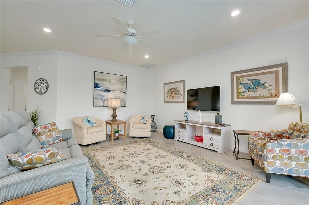 En Venta: $359,900 (3 camas, 2 baños, 1998 Pies cuadrados)