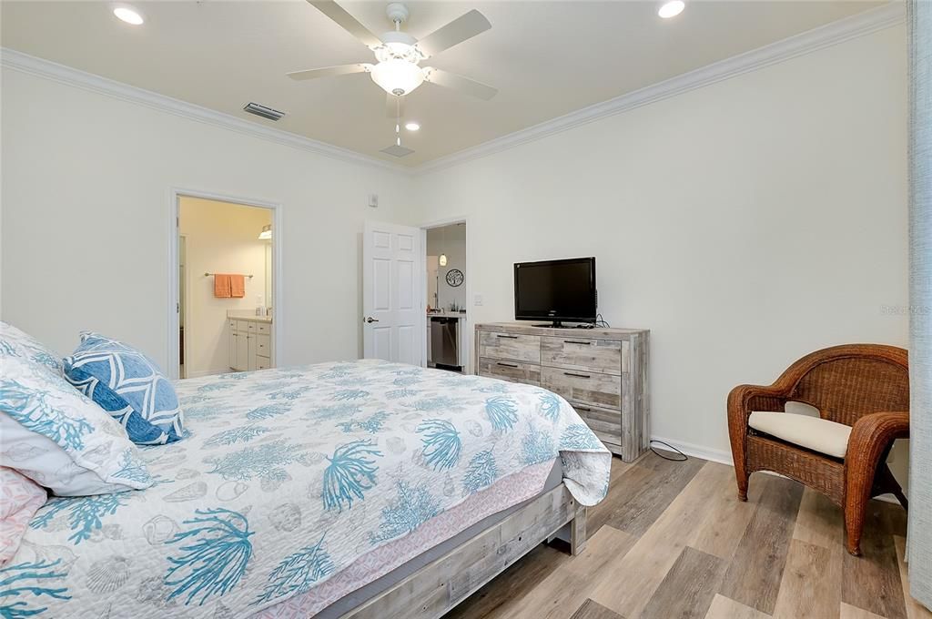 En Venta: $359,900 (3 camas, 2 baños, 1998 Pies cuadrados)