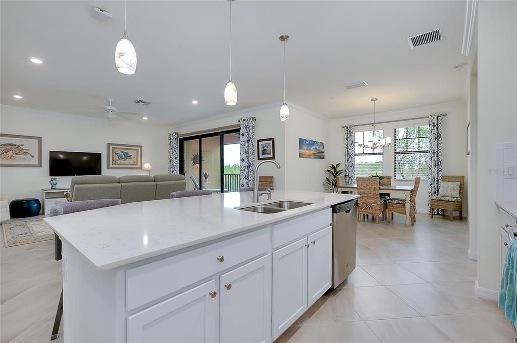 En Venta: $359,900 (3 camas, 2 baños, 1998 Pies cuadrados)