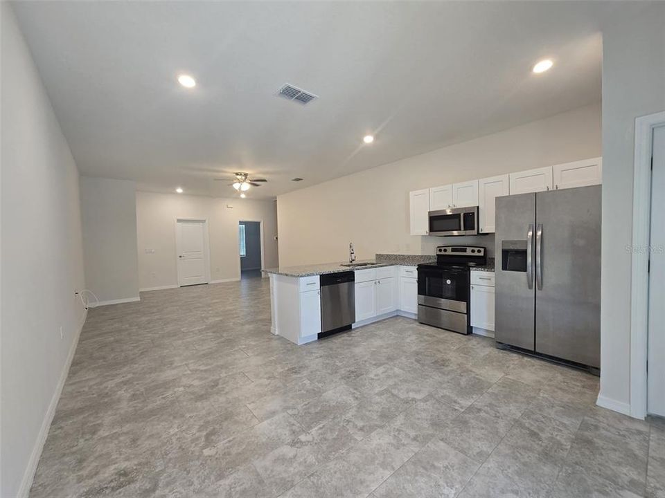 For Rent: $1,700 (3 beds, 2 baths, 1230.5 Square Feet)