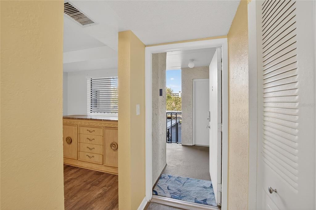 For Rent: $1,799 (2 beds, 2 baths, 1070 Square Feet)