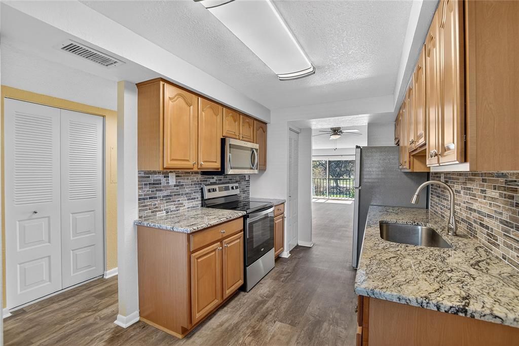 For Rent: $1,799 (2 beds, 2 baths, 1070 Square Feet)