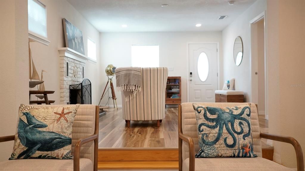 出租: $4,000 (3 贝兹, 2 浴室, 1596 平方英尺)