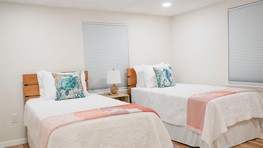 出租: $4,000 (3 贝兹, 2 浴室, 1596 平方英尺)