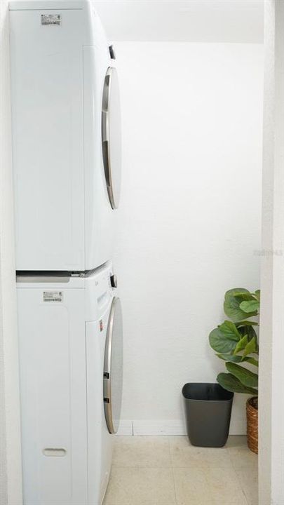 出租: $4,000 (3 贝兹, 2 浴室, 1596 平方英尺)