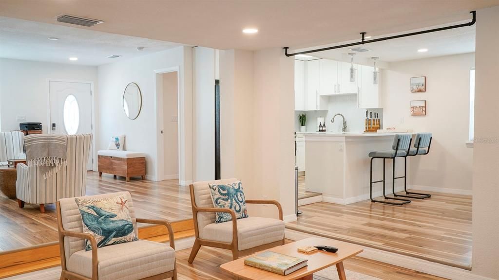 出租: $4,000 (3 贝兹, 2 浴室, 1596 平方英尺)