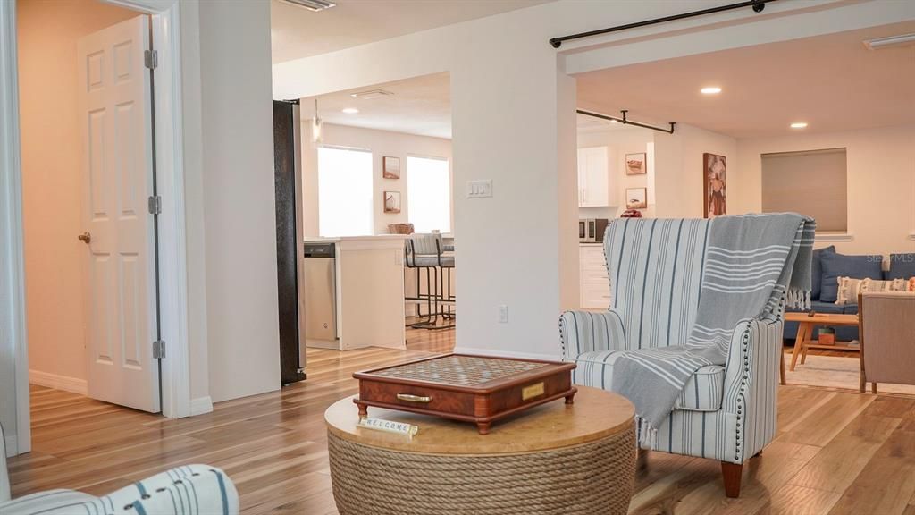 出租: $4,000 (3 贝兹, 2 浴室, 1596 平方英尺)