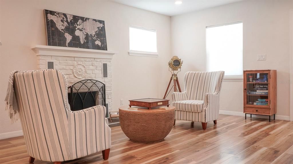 出租: $4,000 (3 贝兹, 2 浴室, 1596 平方英尺)