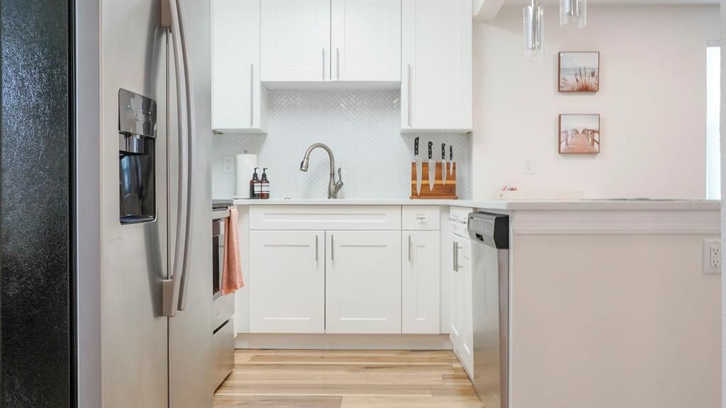 出租: $4,000 (3 贝兹, 2 浴室, 1596 平方英尺)