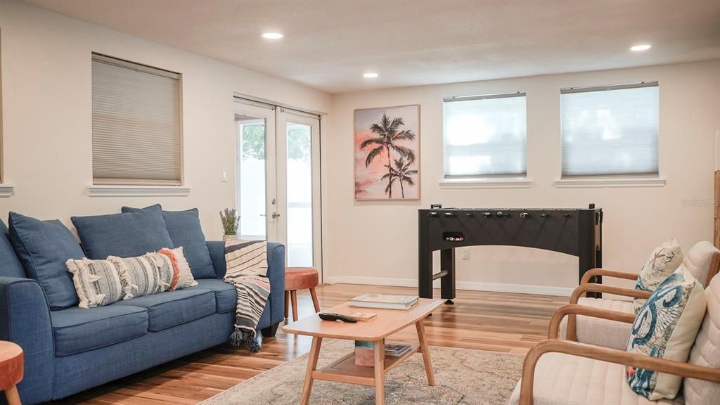 出租: $4,000 (3 贝兹, 2 浴室, 1596 平方英尺)