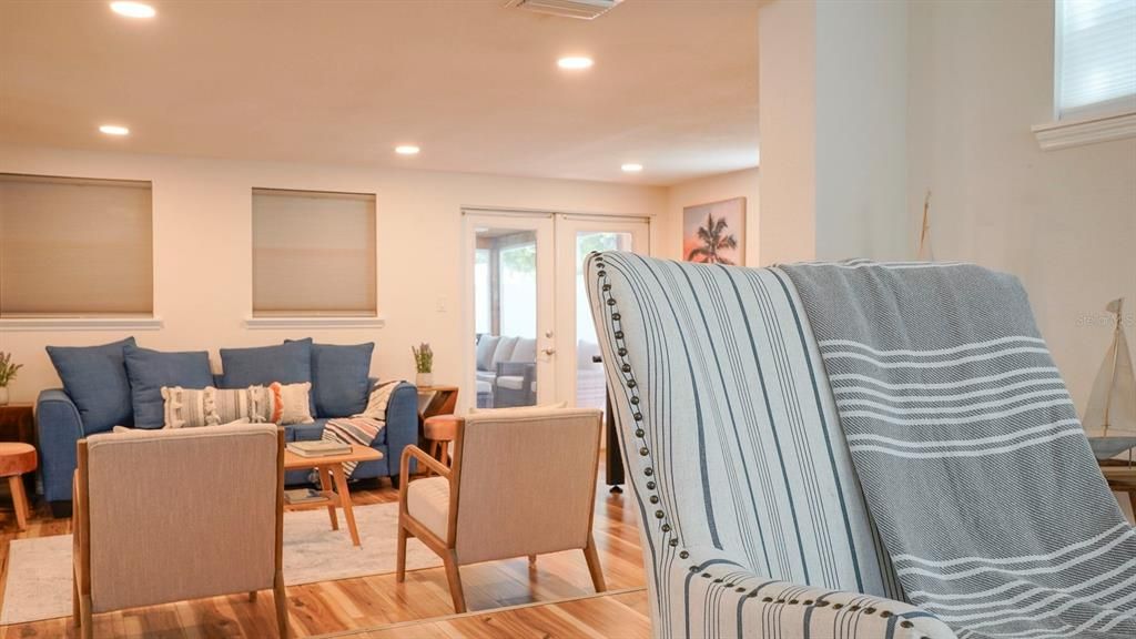 出租: $4,000 (3 贝兹, 2 浴室, 1596 平方英尺)