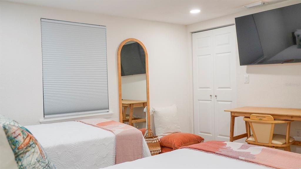 出租: $4,000 (3 贝兹, 2 浴室, 1596 平方英尺)