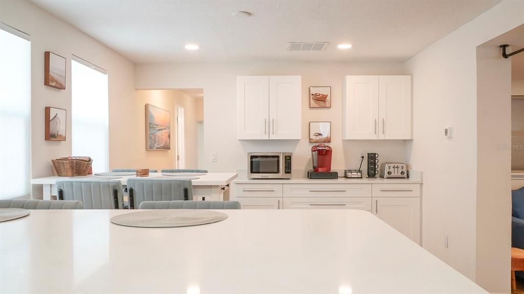 出租: $4,000 (3 贝兹, 2 浴室, 1596 平方英尺)