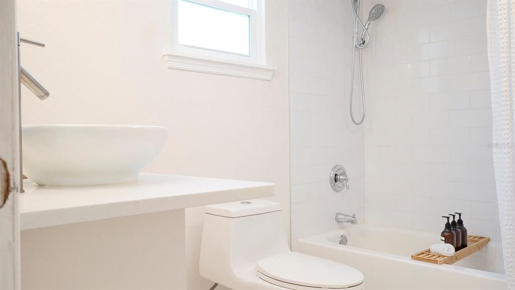 出租: $4,000 (3 贝兹, 2 浴室, 1596 平方英尺)